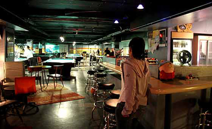 Bars That Rock: Where to Grab a Drink and Enjoy Live Music i