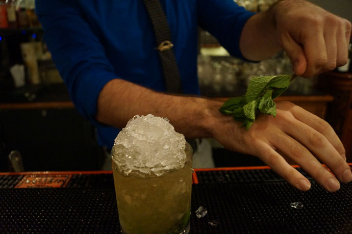 Be the Bartender: How to Make the Perfect Mint Julep in 10 E